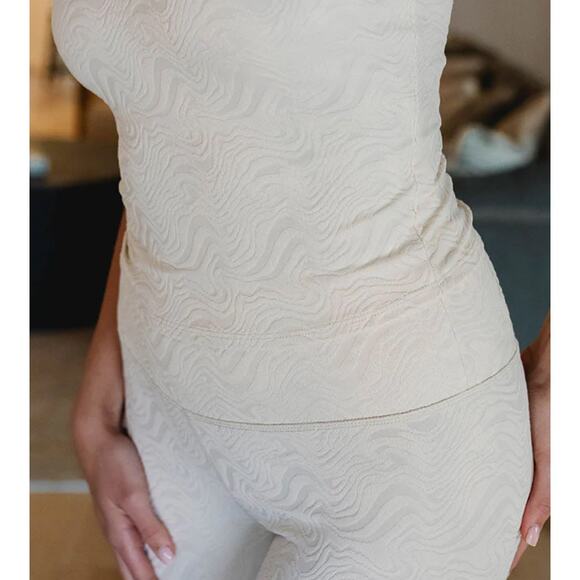 Women's Ripple 7/8 Legging Life Time Branded | Chalk | Large NWT - Picture 12 of 12